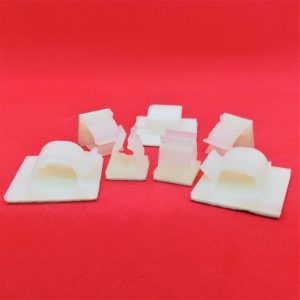 SUJETADORES DE ALAMBRE DESENGANCHABLES CON SOPORTE DE CINTA ADHESIVA RELEASABLE ADHESIVE BACKED WIRE CLIPS